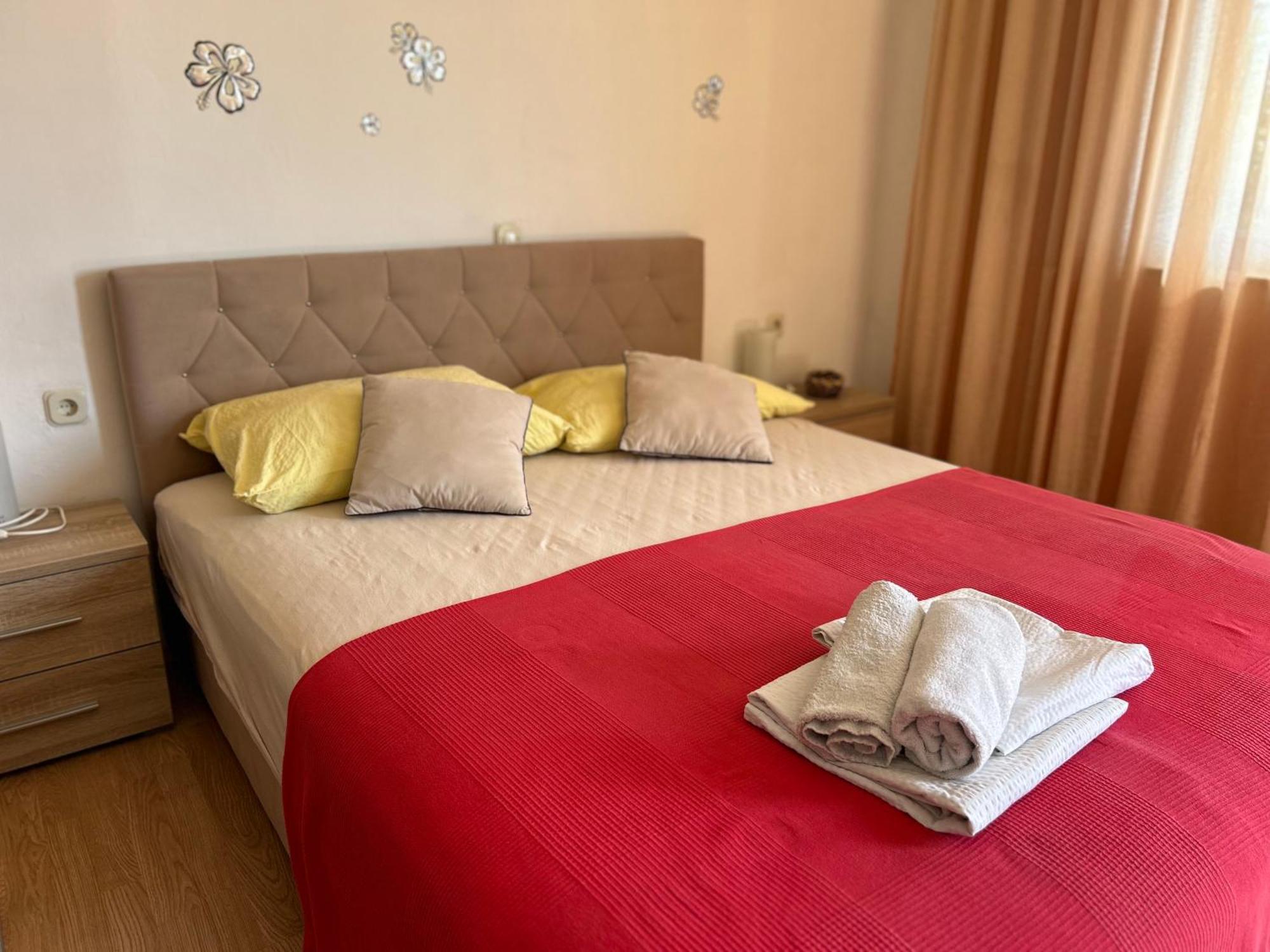 4 Sisters Apartments Gradac  Buitenkant foto